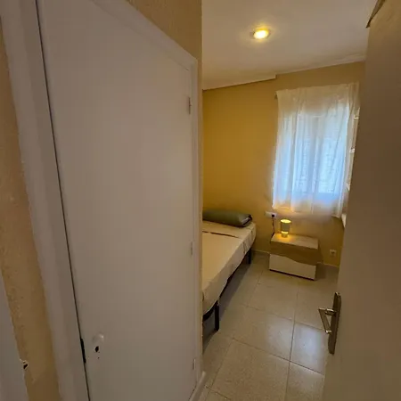 Апартаменты Beach Front Direct Access Private Parking *