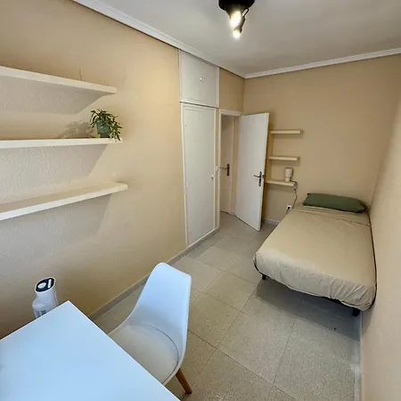 1st Line Direct Access Private Parking Apartment *